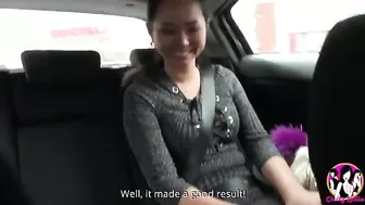 Таксист порвал колготки на стройной брюнетке и великолепно отодрал ее в обе дырки